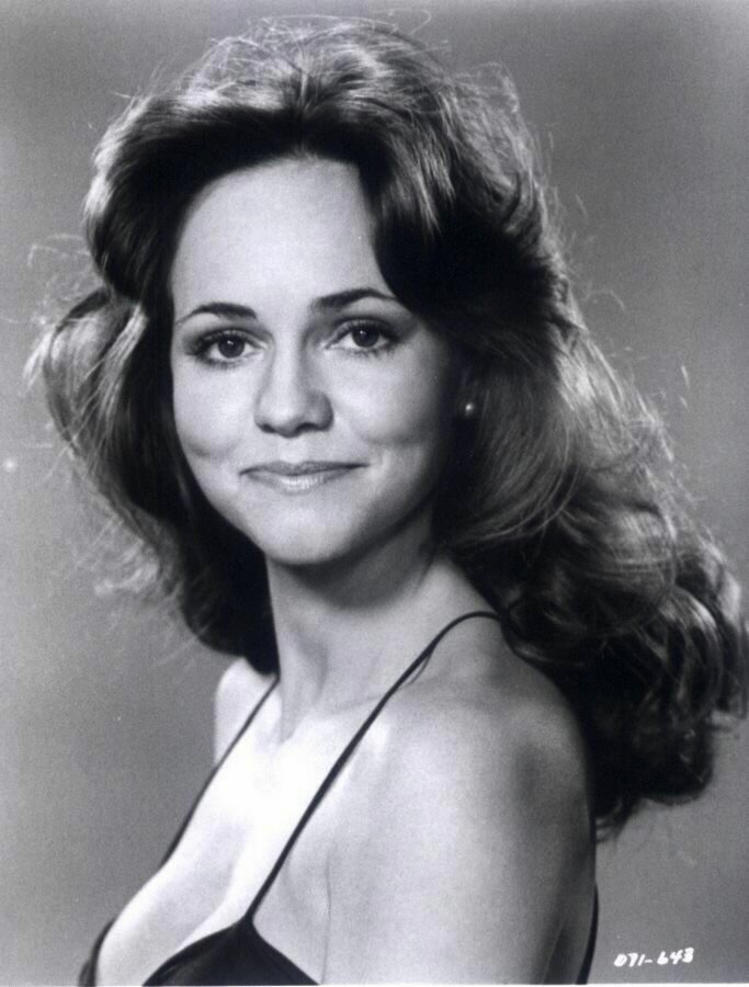 Sally Field - Photo Set